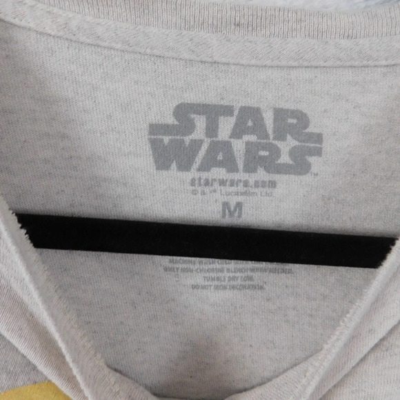 Star Wars The Mandalorian Baby Yoda (Grogu) T-Shirt  Size‎ M - Picture 2 of 2